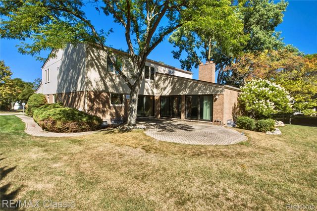5423 W Bloomfield Lake Road, West Bloomfield Charter Township, MI 48323