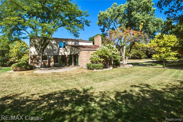 5423 W Bloomfield Lake Road, West Bloomfield Charter Township, MI 48323