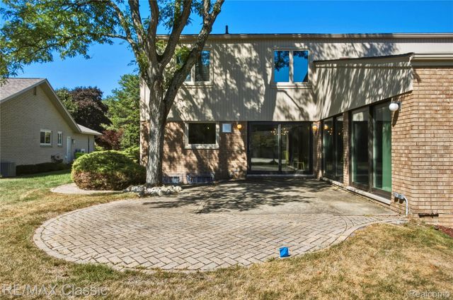 5423 W Bloomfield Lake Road, West Bloomfield Charter Township, MI 48323
