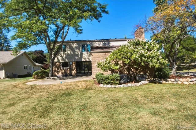 5423 W Bloomfield Lake Road, West Bloomfield Charter Township, MI 48323
