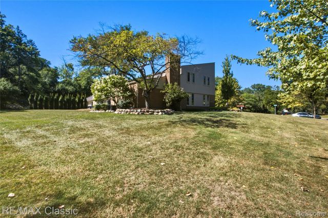 5423 W Bloomfield Lake Road, West Bloomfield Charter Township, MI 48323