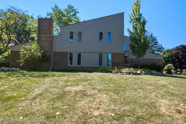 5423 W Bloomfield Lake Road, West Bloomfield Charter Township, MI 48323