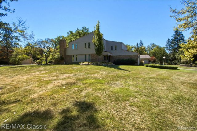 5423 W Bloomfield Lake Road, West Bloomfield Charter Township, MI 48323