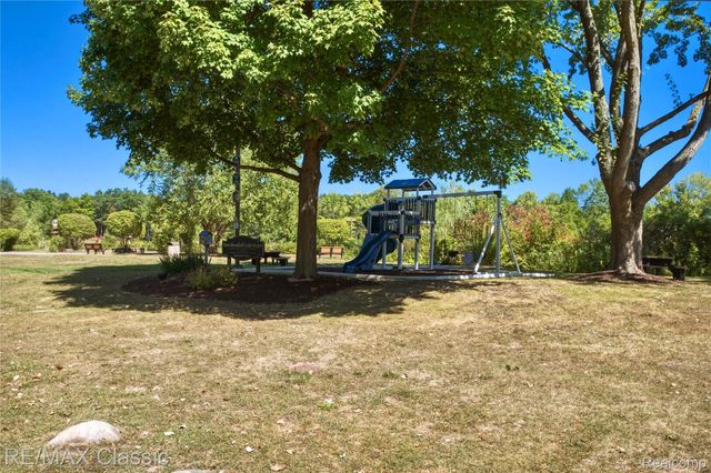 5423 W Bloomfield Lake Road, West Bloomfield Charter Township, MI 48323