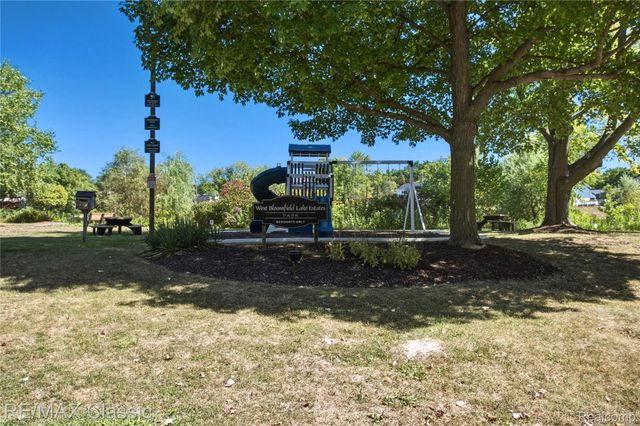5423 W Bloomfield Lake Road, West Bloomfield Charter Township, MI 48323