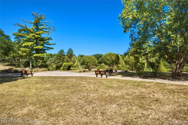 5423 W Bloomfield Lake Road, West Bloomfield Charter Township, MI 48323