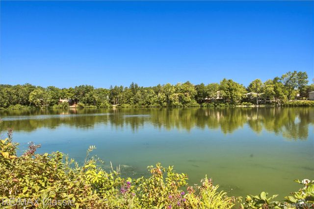 5423 W Bloomfield Lake Road, West Bloomfield Charter Township, MI 48323