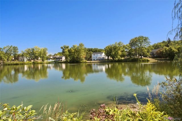 5423 W Bloomfield Lake Road, West Bloomfield Charter Township, MI 48323