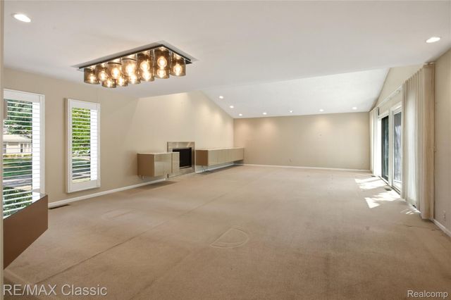 5423 W Bloomfield Lake Road, West Bloomfield Charter Township, MI 48323