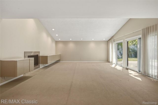 5423 W Bloomfield Lake Road, West Bloomfield Charter Township, MI 48323