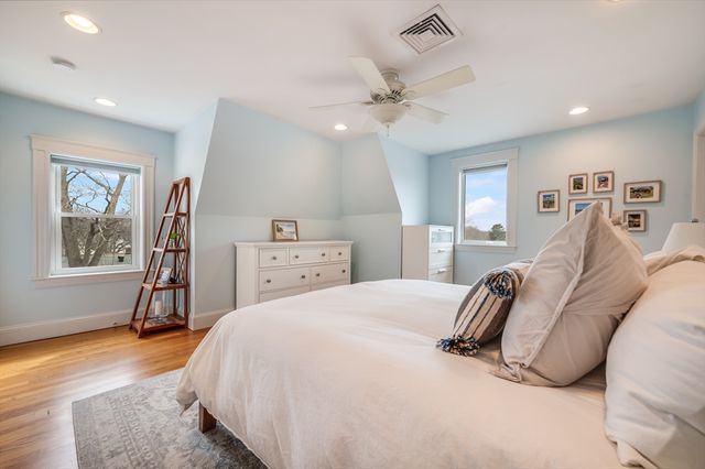 39 Chestnut St 2C, Stoneham, MA 02180