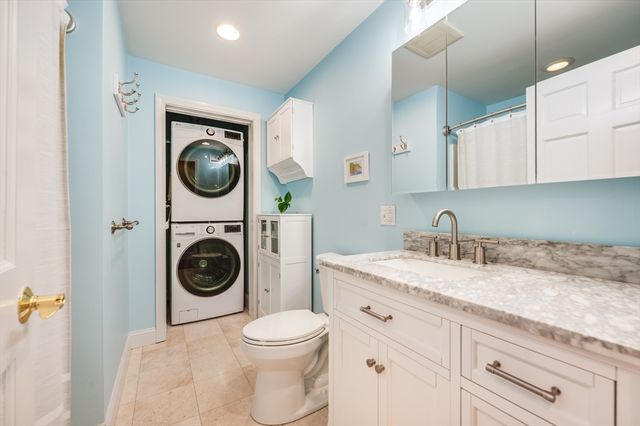 39 Chestnut St 2C, Stoneham, MA 02180