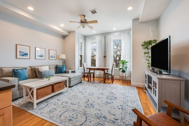 39 Chestnut St 2C, Stoneham, MA 02180