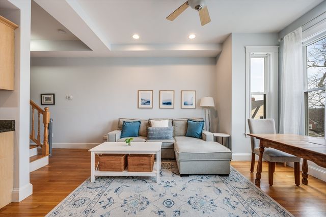 39 Chestnut St 2C, Stoneham, MA 02180