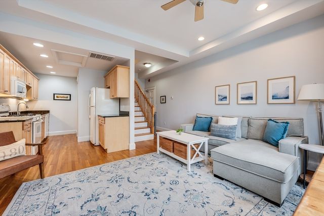 39 Chestnut St 2C, Stoneham, MA 02180