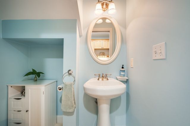 39 Chestnut St 2C, Stoneham, MA 02180