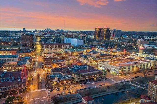 212 Emanuel Cleaver II Boulevard 2 West, Kansas City, MO 64112
