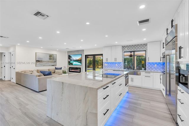 6980 NW 6th Ct, Plantation, FL 33317