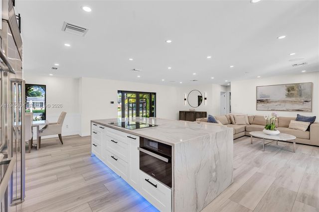 6980 NW 6th Ct, Plantation, FL 33317