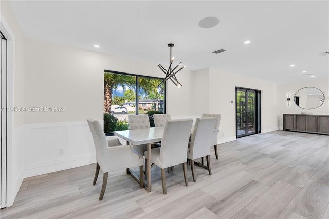 6980 NW 6th Ct, Plantation, FL 33317