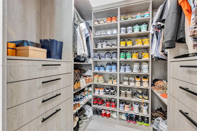 6980 NW 6th Ct, Plantation, FL 33317