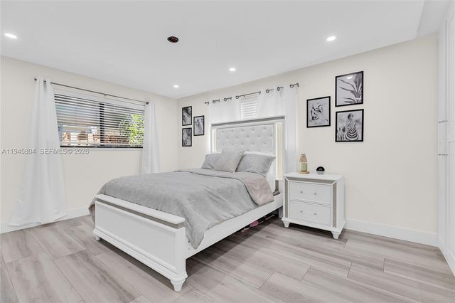 6980 NW 6th Ct, Plantation, FL 33317