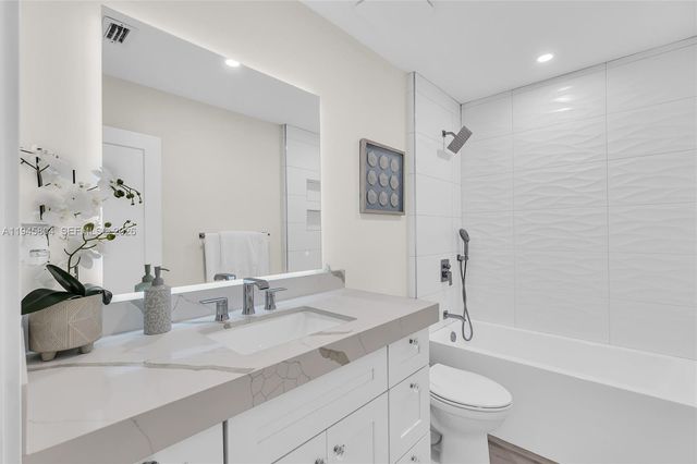 6980 NW 6th Ct, Plantation, FL 33317