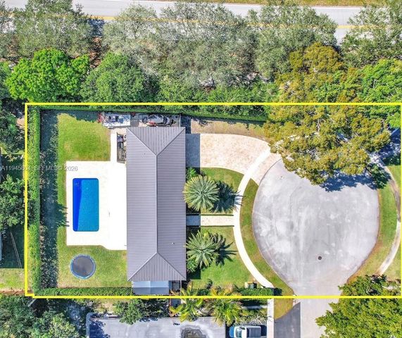 6980 NW 6th Ct, Plantation, FL 33317