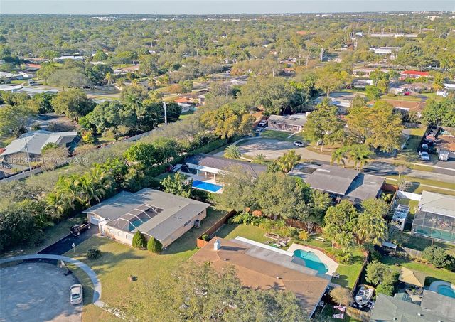 6980 NW 6th Ct, Plantation, FL 33317