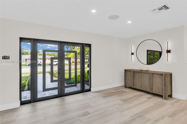 6980 NW 6th Ct, Plantation, FL 33317