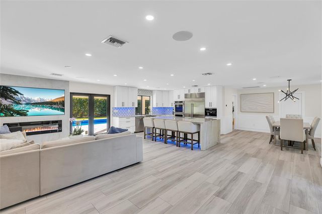 6980 NW 6th Ct, Plantation, FL 33317