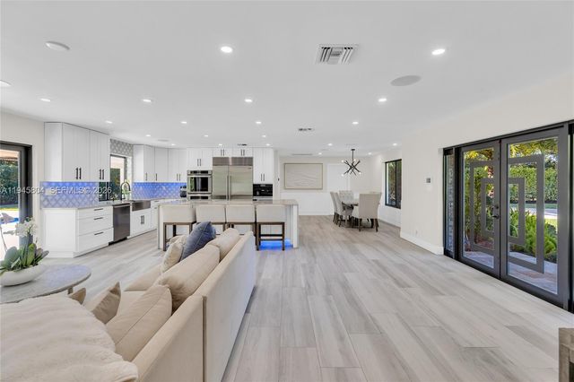 6980 NW 6th Ct, Plantation, FL 33317