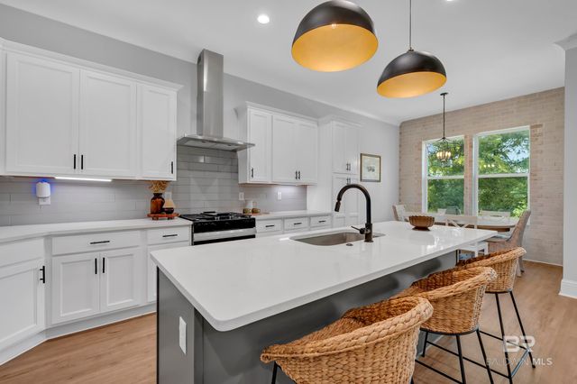 21081 Live Oak Circle, Gulf Shores, AL 36542