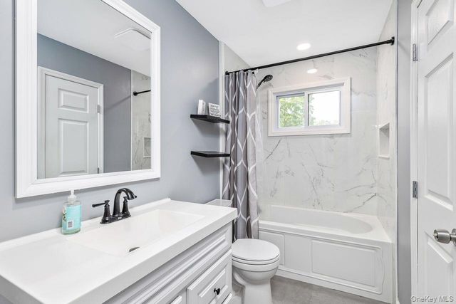 299 Mount Vernon Avenue, Medford, NY 11763