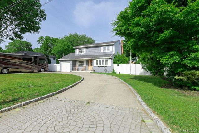 299 Mount Vernon Avenue, Medford, NY 11763