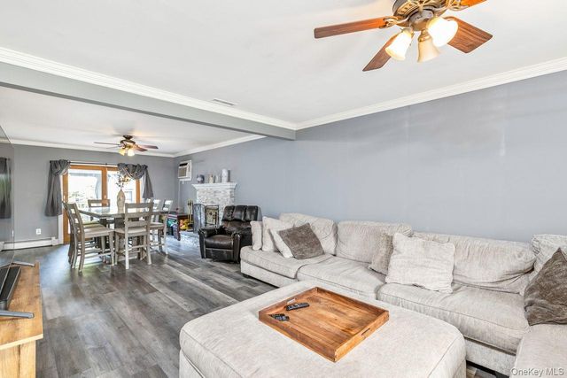 299 Mount Vernon Avenue, Medford, NY 11763