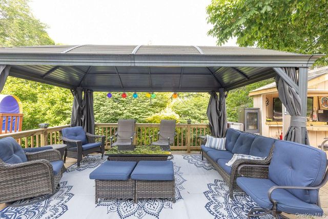 299 Mount Vernon Avenue, Medford, NY 11763