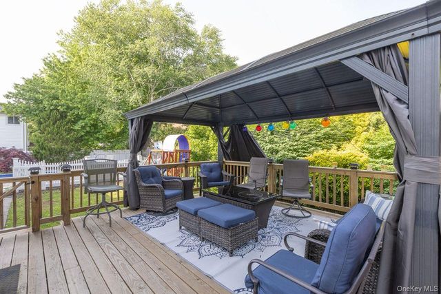 299 Mount Vernon Avenue, Medford, NY 11763