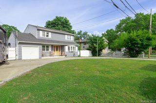 299 Mount Vernon Avenue, Medford, NY 11763