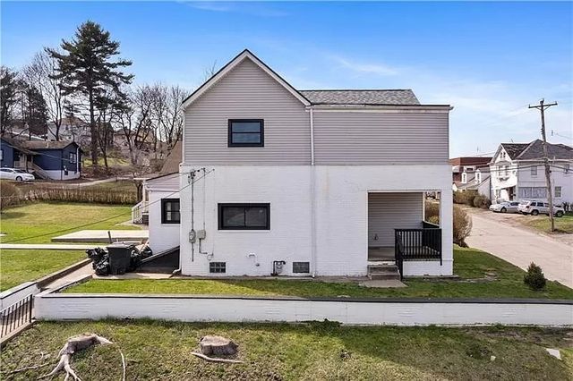 3418 Duquesne Ave, West Mifflin, PA 15122