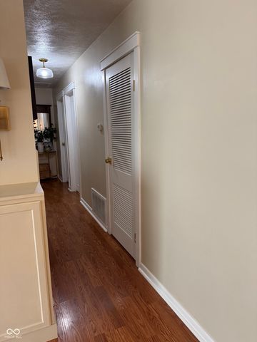 5245 E Edgewood Avenue, Indianapolis, IN 46237