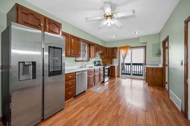 35 C St, Lowell, MA 01851