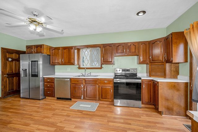 35 C St, Lowell, MA 01851
