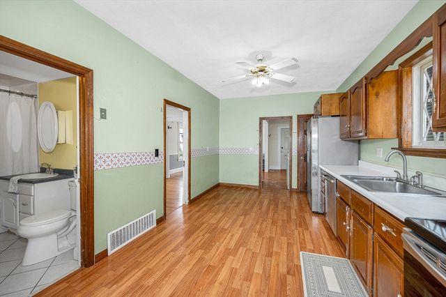 35 C St, Lowell, MA 01851
