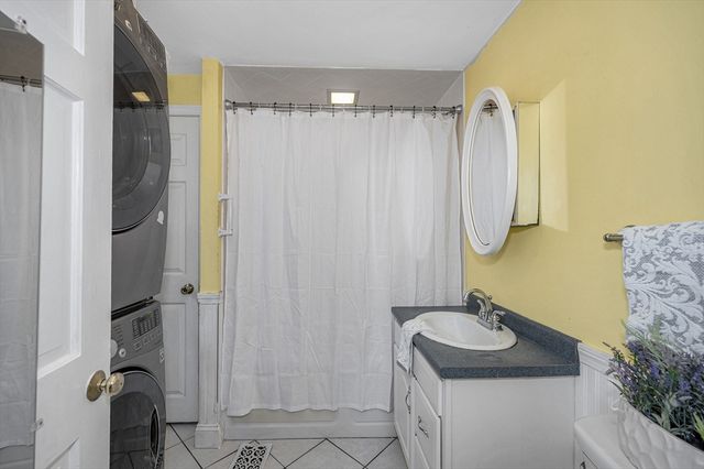 35 C St, Lowell, MA 01851