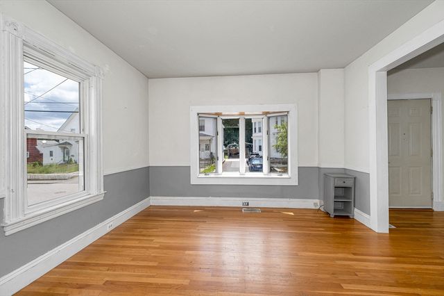 35 C St, Lowell, MA 01851