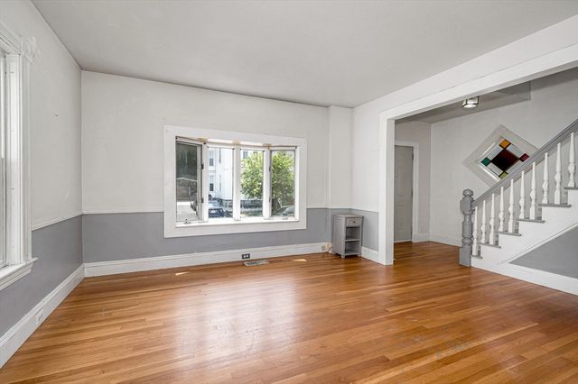 35 C St, Lowell, MA 01851