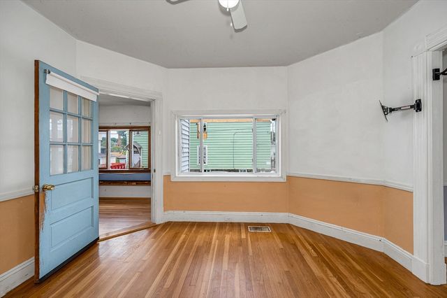 35 C St, Lowell, MA 01851
