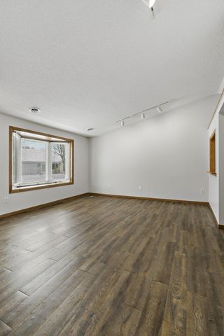 3650 Gershwin Lane N, Oakdale, MN 55128