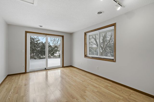 3650 Gershwin Lane N, Oakdale, MN 55128